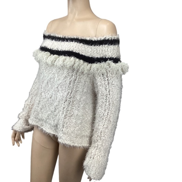 Anthropologie Amadi‎ Fringe Off the Shoulder Sweater size Medium Sooo SOFT!! - Picture 2 of 11